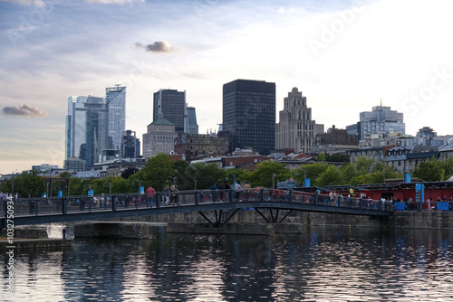 Obraz na płótnie Montréal Skyline from Vieux-Port w salonie