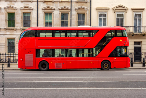 Obraz na płótnie Red double-decker bus on streets of London, UK w salonie