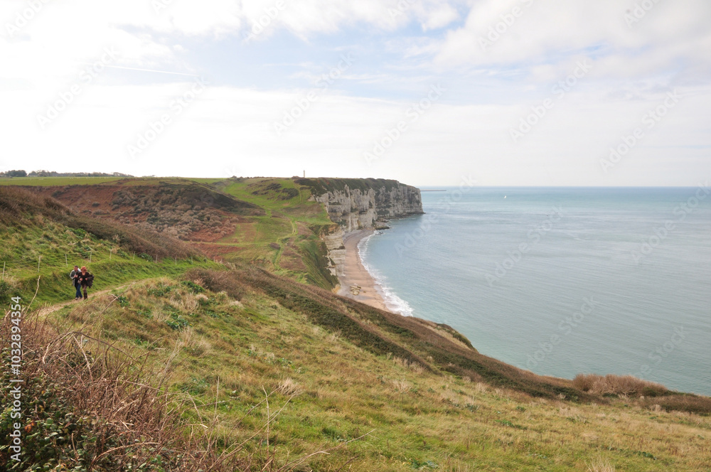 Jolie vue sur les falaises d'Etretat en Normandie Jolie vue sur les falaises d'Etretat en Normandie