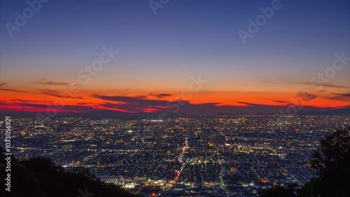 紫金山アトラス彗星と大阪の夜景　広角 photo