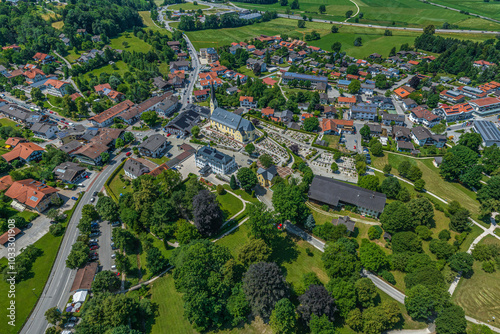 Ausblick auf die Region um Bernau am Chiemsee am oberbayerischen Alpenrand