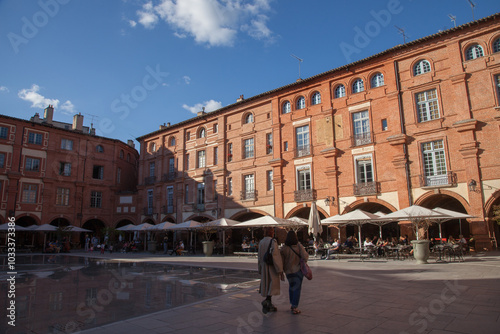 La place nationale de Montauban (Tarn et Garonne)