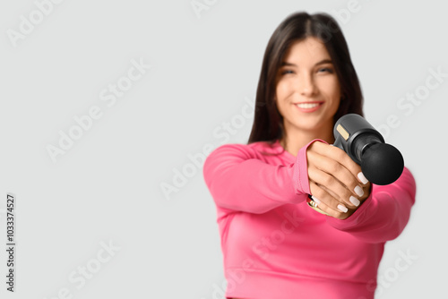Sporty young woman with per...