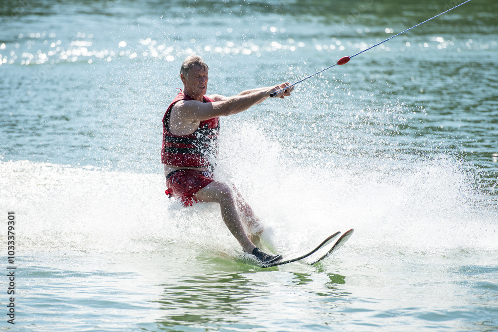 Fototapeta premium Wasserskifahrer