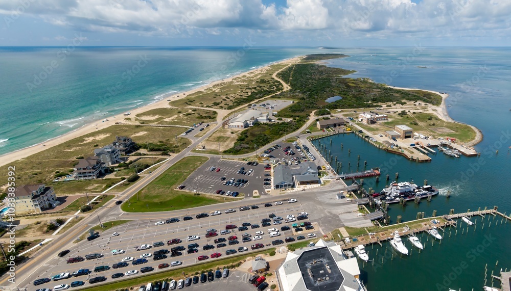 Obraz premium Town, beach and ferry port of Hatteras in the Outer Banks in North Carolina, United States.