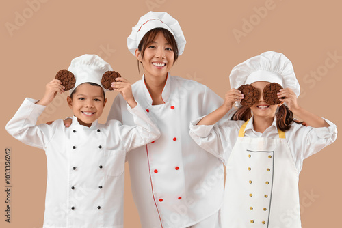 Female Asian chef and her l...