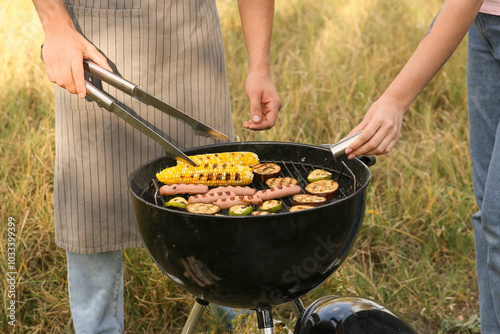 Young couple cooking food o...