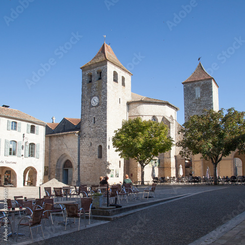 La place principale de Lauzerte village du Tarn et Garonne photo