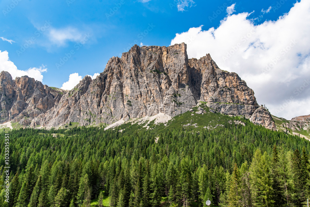 Fototapeta premium Beautiful mountain landscape in the Dolomites in Italy, a UNESCO World Heritage Site.