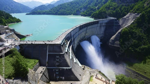 黒部ダムの風景動画