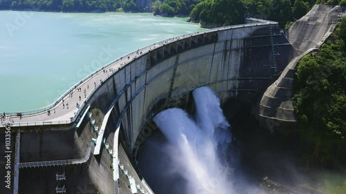 黒部ダムの風景動画