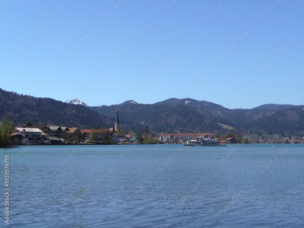 Naklejka premium Tegernsee lake, Bodenschneid mountain tour in springtime, Bavaria, Germany