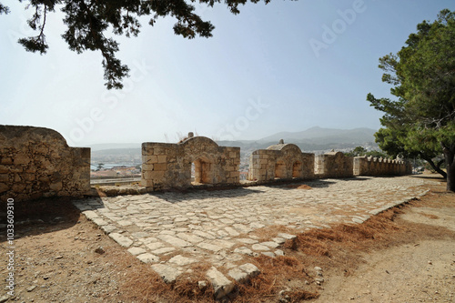 Принти на полотні Le rempart de la porte principale de la forteresse de Réthymnon en Crète