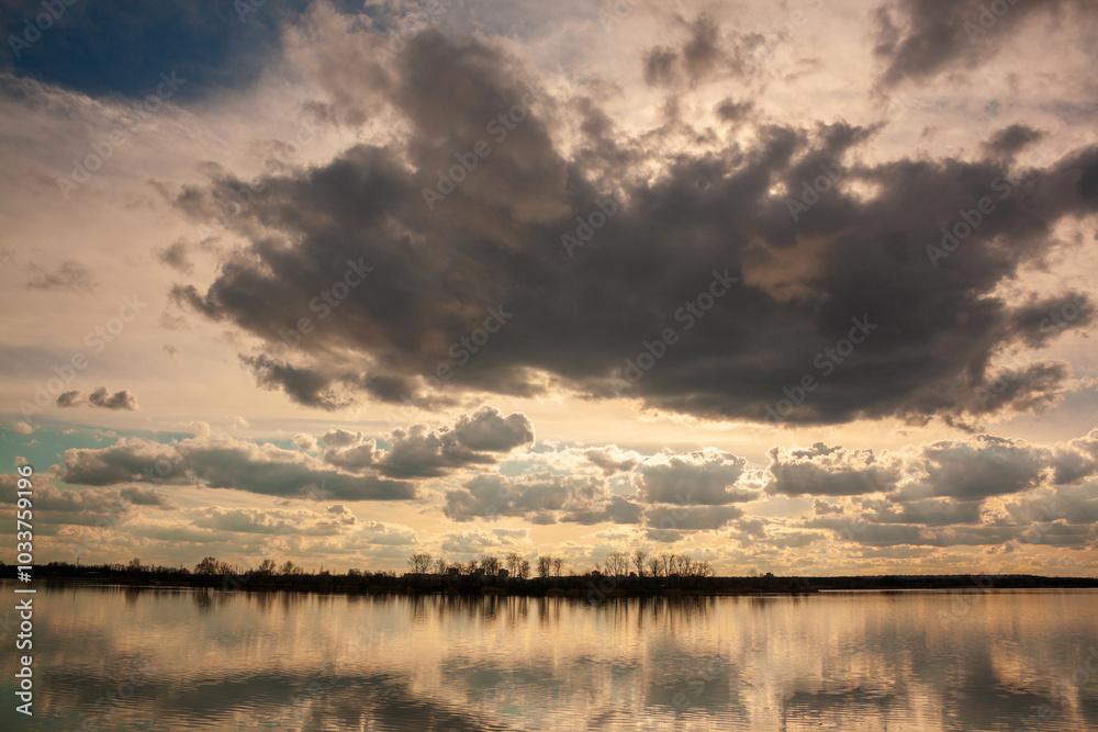 Obraz premium sunset over the lake