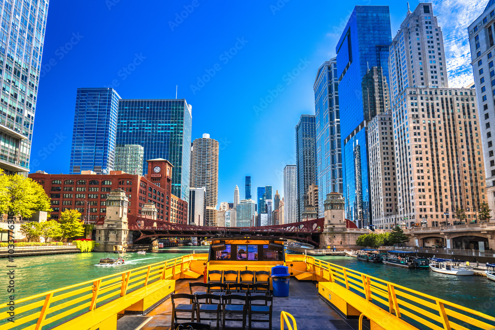 Sailing emerald Chicago river architecture cruise