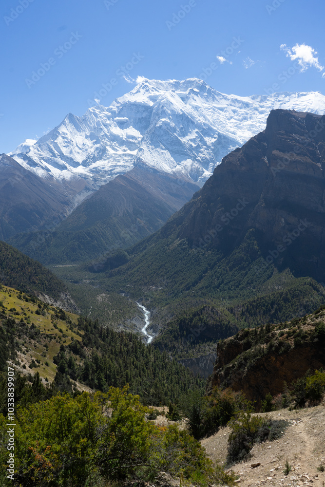 Fototapeta premium Majestic mountain range with a clear blue sky