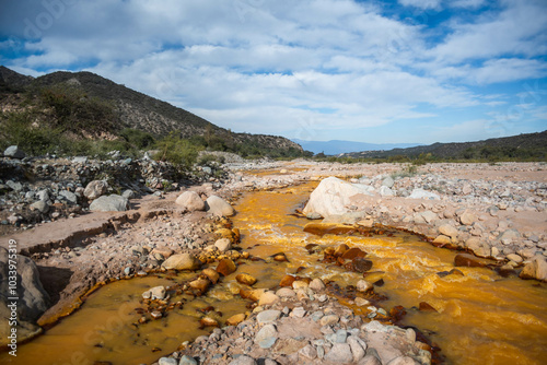 Hermosa vista del Río de Dos colores en la localidad de Chilecito, provincia de La Rioja, en Argentina, donde se puede apreciar una mezcla de colores cobrizos y grises entre rocas y montañas. photo