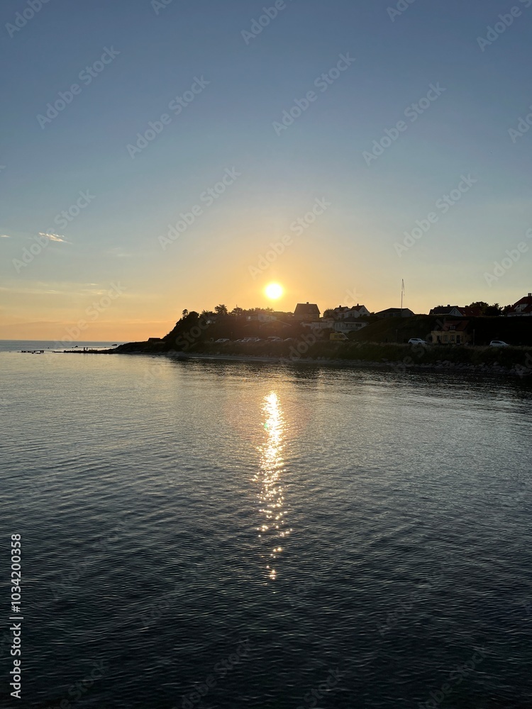 Naklejka premium sunset over the sea