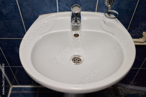 Effectively Hand Cleaning a Sink Using a Sponge and Gloves for Optimal Cleanliness