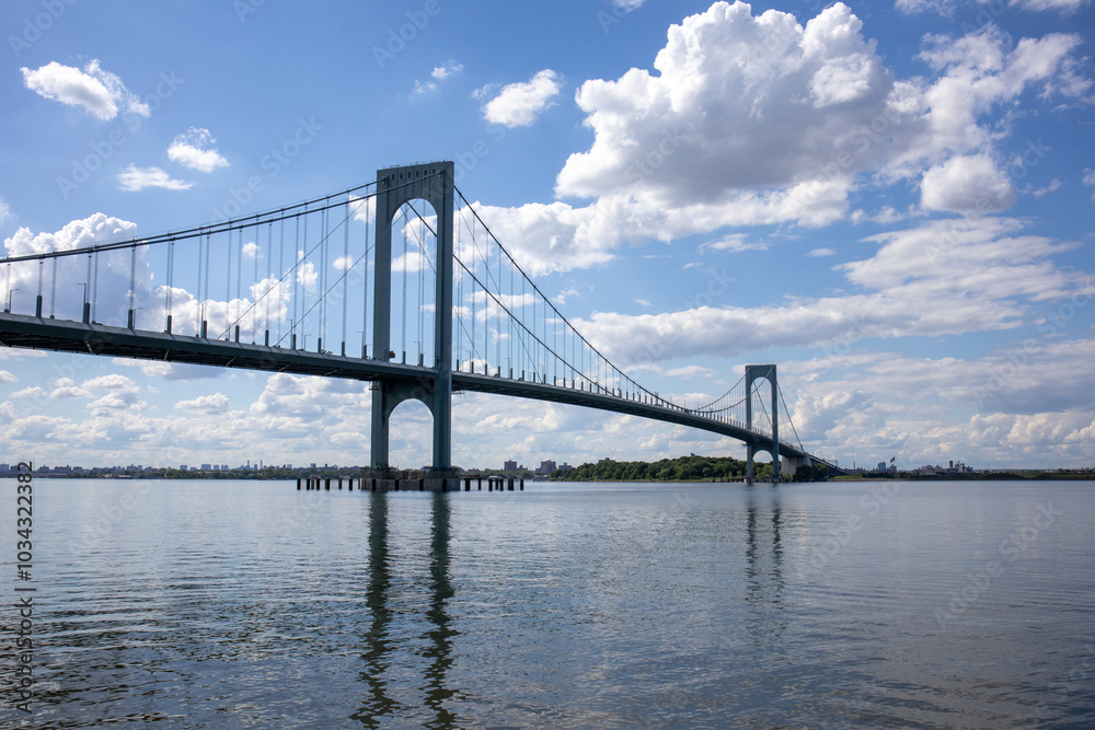 Fototapeta premium Whitestone Bridge midafternoon
