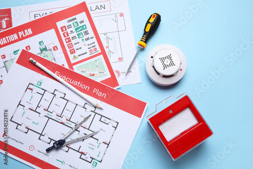 Modern smoke detector with ...
