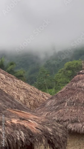 Detalle de techos de chozas en pueblo indígena Kogui de la Sierra Nevada de Colombia photo