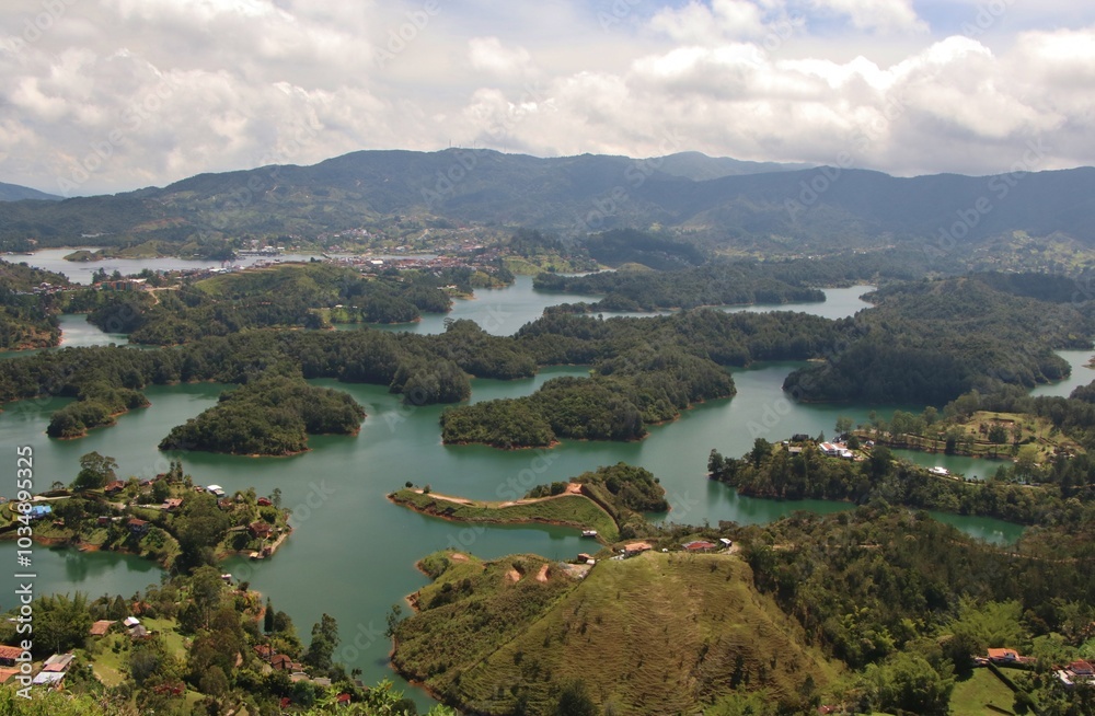 Fototapeta premium Vista panorámica desde la piedra del Peñol 