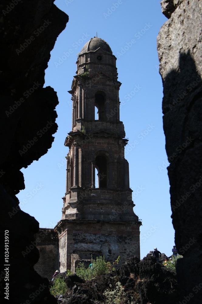 Torre de la Iglesia de San Juan Parangaricutiro