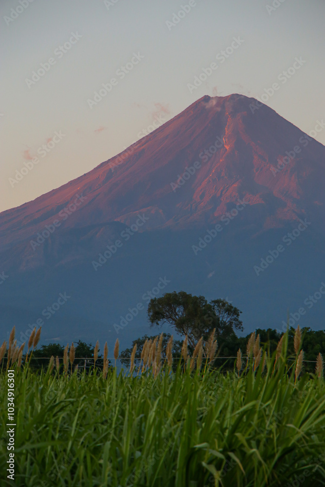 Volcan de Colima al aterdecer