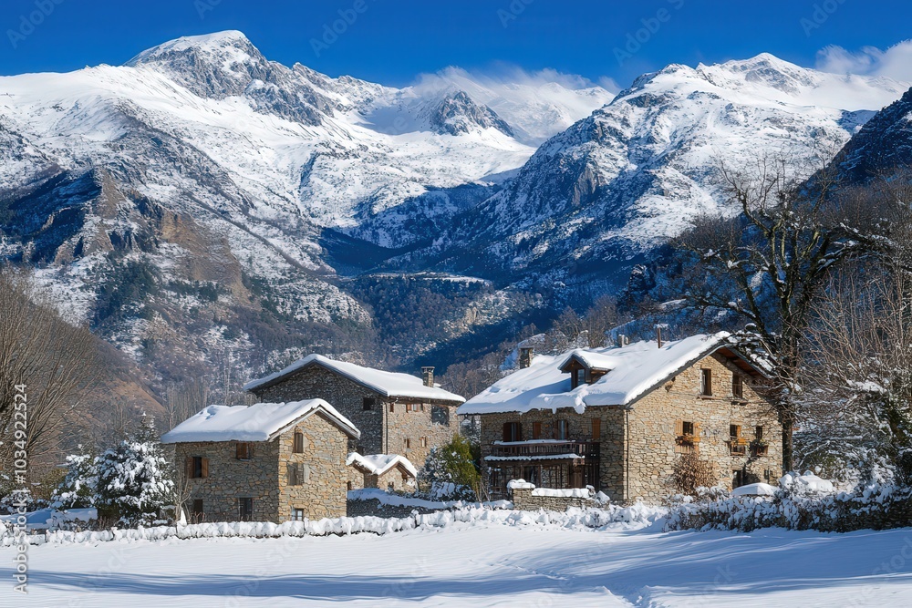 Fototapeta premium Casas nevadas entre montañas. Valle con masías de piedra. Época de invierno. 