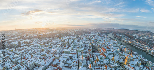 Die winterliche Regensburger Altstadt im abendlichen Sonnenlicht zur Adventszeit photo