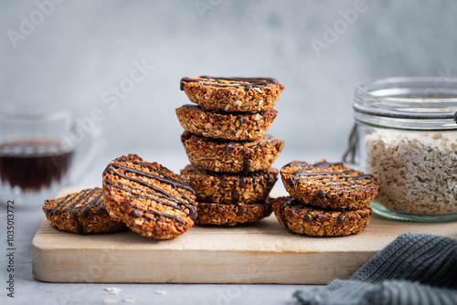 biscuits à l'avoine petit déjeuner granola et chocolat fait maison photo