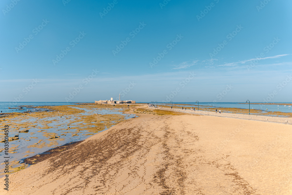 Discovery of the tourist city of Cadiz, its historical monuments and beaches in Spain Discovery of the tourist city of Cadiz, its historical monuments and beaches in Spain