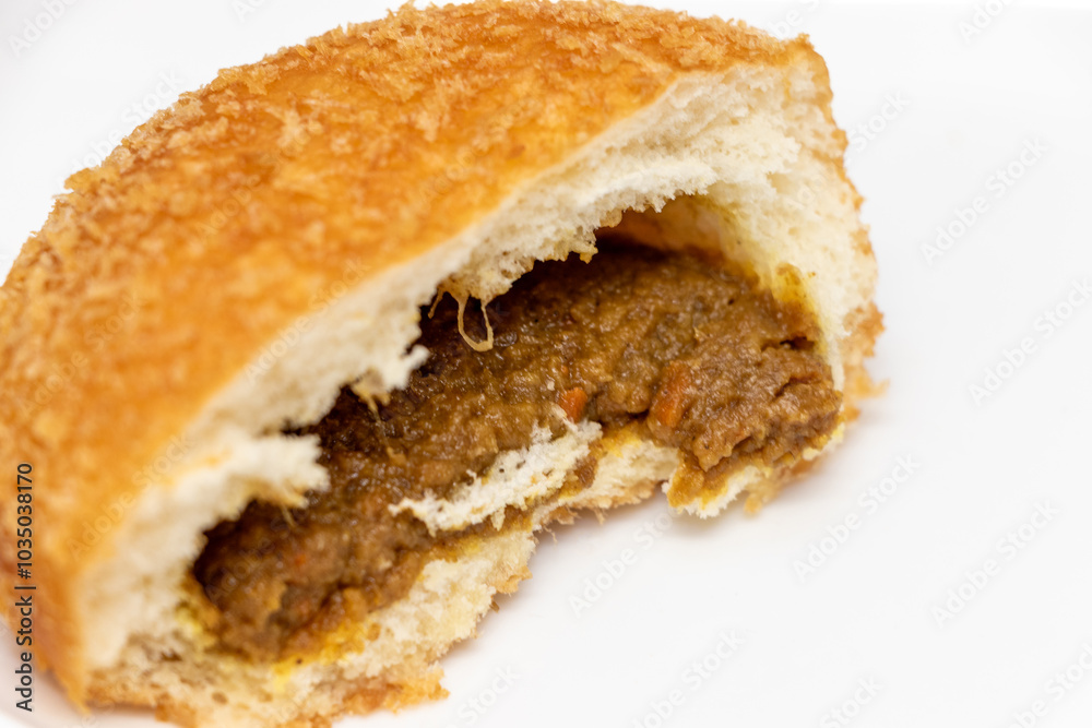 カレーパンの断面 カレーパンの断面