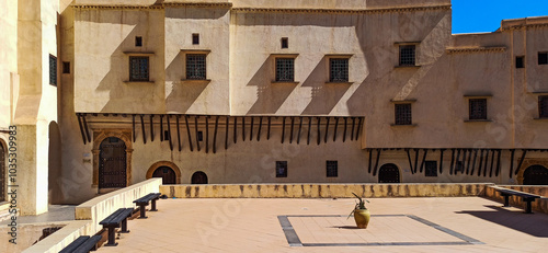 Quadro su tela Ancient Islamic architecture in ancient houses in Algiers, Algeria Old palaces i