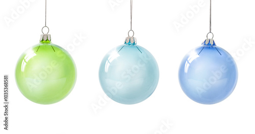Schöne Weihnachtskugel aus Glas vor weissem Hintergrund