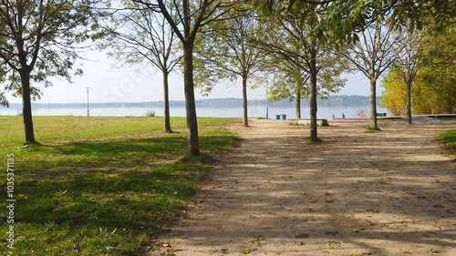 Der Cospudener See in Leipzig im Herbst