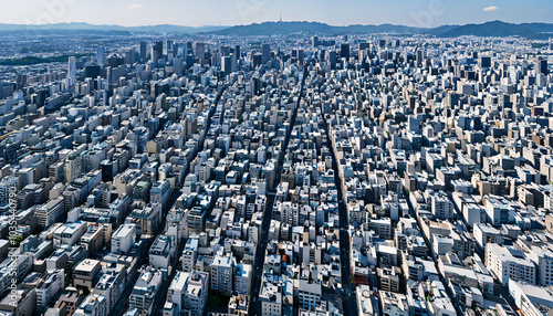 Vue panoramique d'une métropole animée