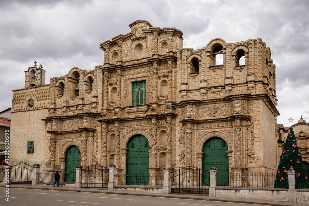 Fototapeta premium Baroque church facade in Cajamarca, Peru