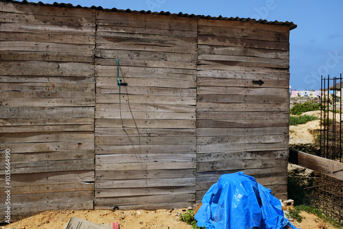 Foto Une cabane de pêcheur sur une plage de Dakar au Sénégal en Afrique de l'Ouest