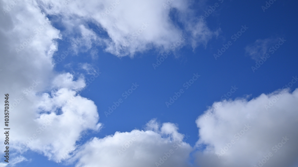 Obraz premium Clouds on blue sky, background or wallpaper