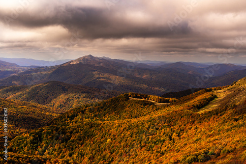 Fototapeta Naklejka Na Ścianę i Meble -  Bieszczady , jesień, góry