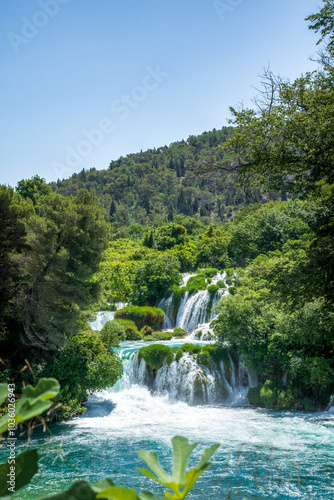 Fototapeta Naklejka Na Ścianę i Meble -  Der Wasserfall Skradinski buk im Krka Nationalpark Kroatien (Hochformat)