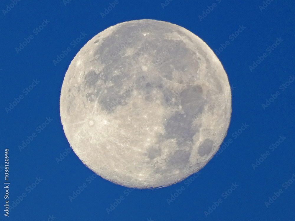 beginning of the day, supermoon am 18.10.2024 beginning of the day, supermoon am 18.10.2024