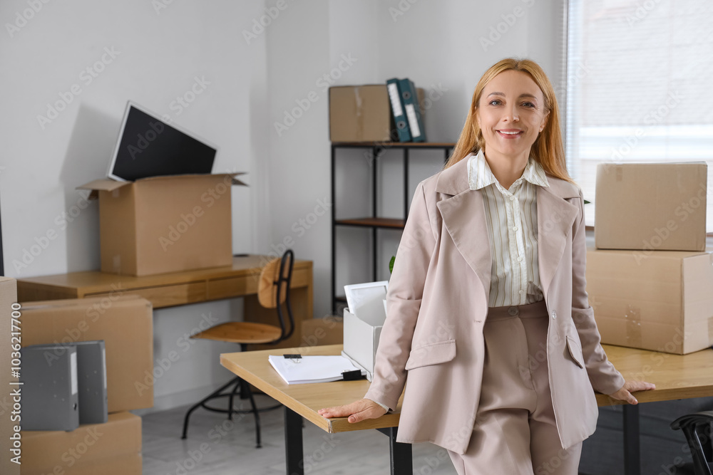 © Pixel-Shot - Portrait of mature businesswoman in office on moving day © Pixel-Shot - Portrait of mature businesswoman in office on moving day