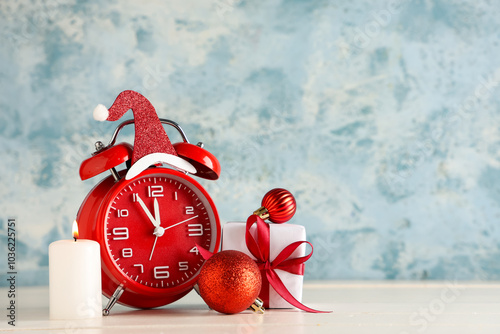 Red christmas alarm clock w...