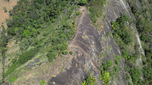 Imagem aérea do monumento natural Frade e a Freira, ponto turístico que conta com uma trilha de fácil acesso e uma vista linda para as cidades ao redor. photo