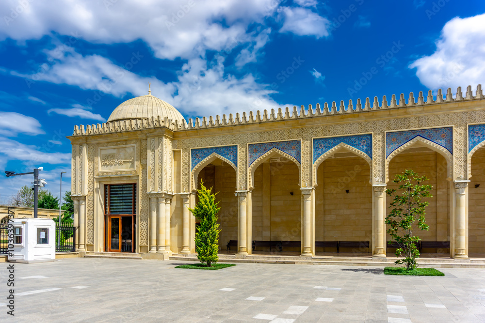 Obraz premium Exterior of the ruins of oldest mosque in Azerbaijan c.743 and renovated new mosque in Shemakhi (Shemakha) city as seen in August 2024.
