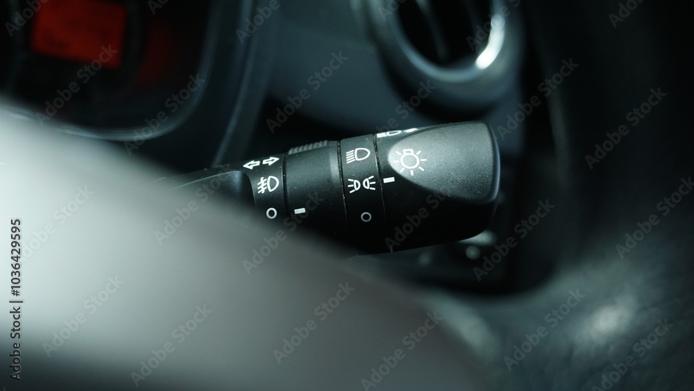 This seemingly small lever actually has many functions, it can be adjusted in various ways. to turn on the main lights, turn signals and also the shooting lights. This seemingly small lever actually has many functions, it can be adjusted in various ways. to turn on the main lights, turn signals and also the shooting lights.