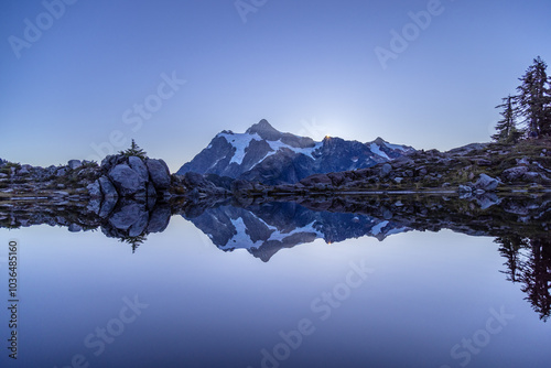 lake reflection photo